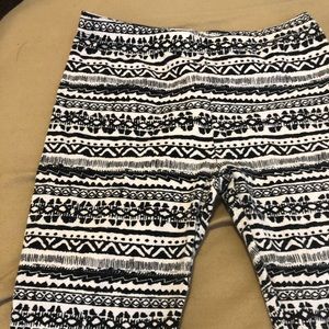 Black and white patterned leggings